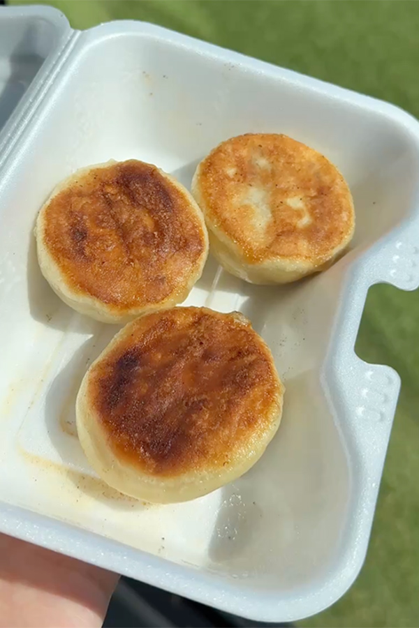 肉汁が溢れ出す…… 皮はカリカリの焼き小籠包♪
