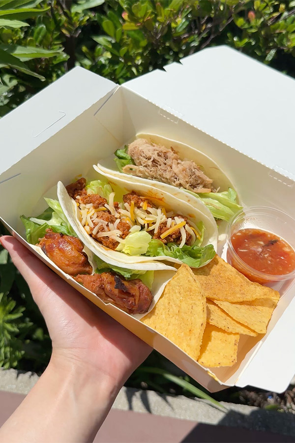地元人気店の味を球場でも！おいしさ満点のタコスBOX