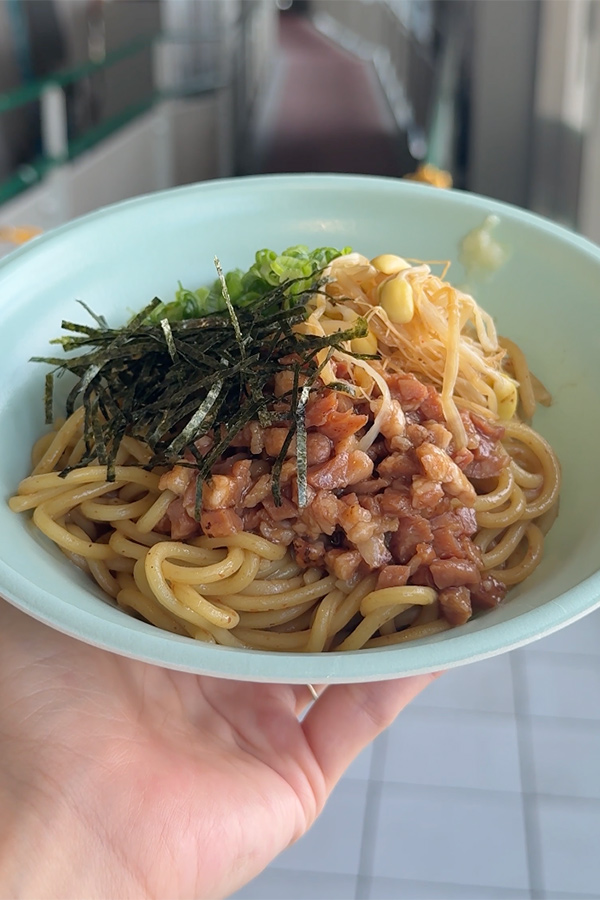 チャーシュー＆もやしたっぷりのまぜそば！