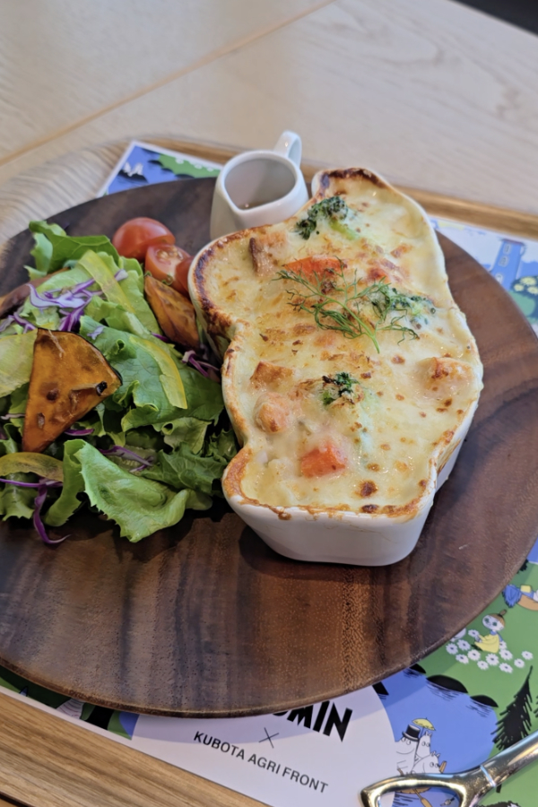 ムーミン型の器もかわいい💕あったかクリームドリア