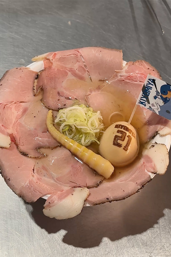 これぞ「幸せ盛り」！チャーシューたっぷりラーメン🍜