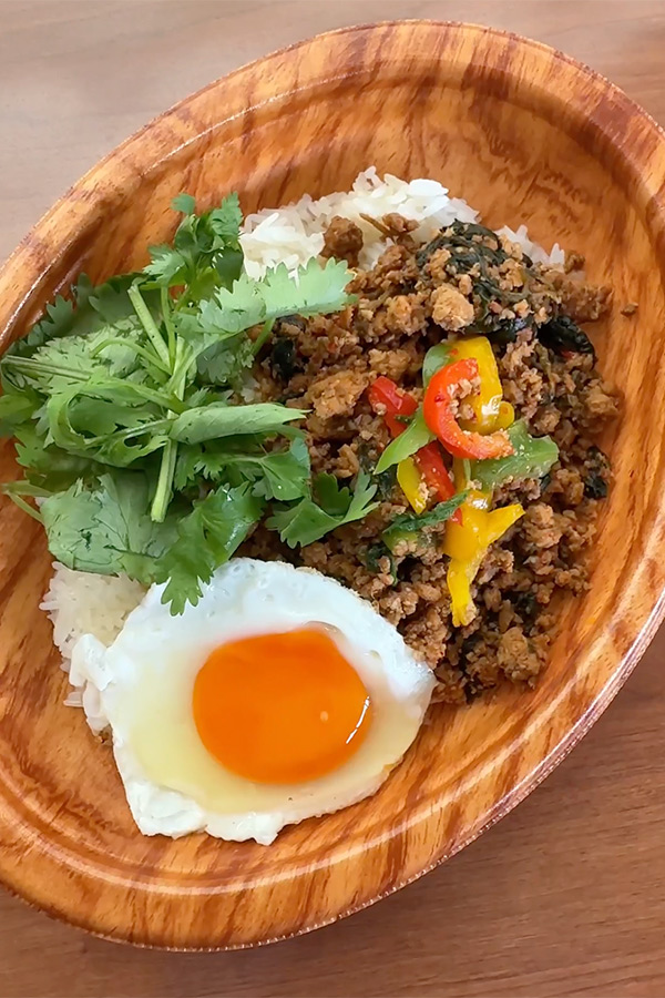 エスニック気分を味わえるガパオ飯！