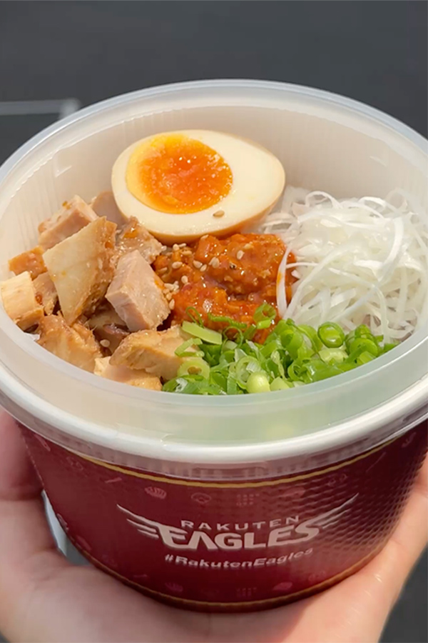 「赤から鍋」の濃厚な味！冷やしまぜそば