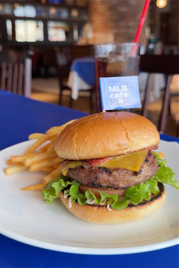 味もボリュームもメジャー級のハンバーガー！