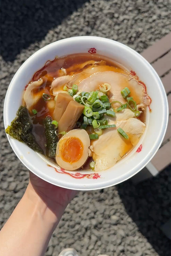 地鶏チャーシューはしっとり!札幌の名店の味をエスコンフィールドで🍜