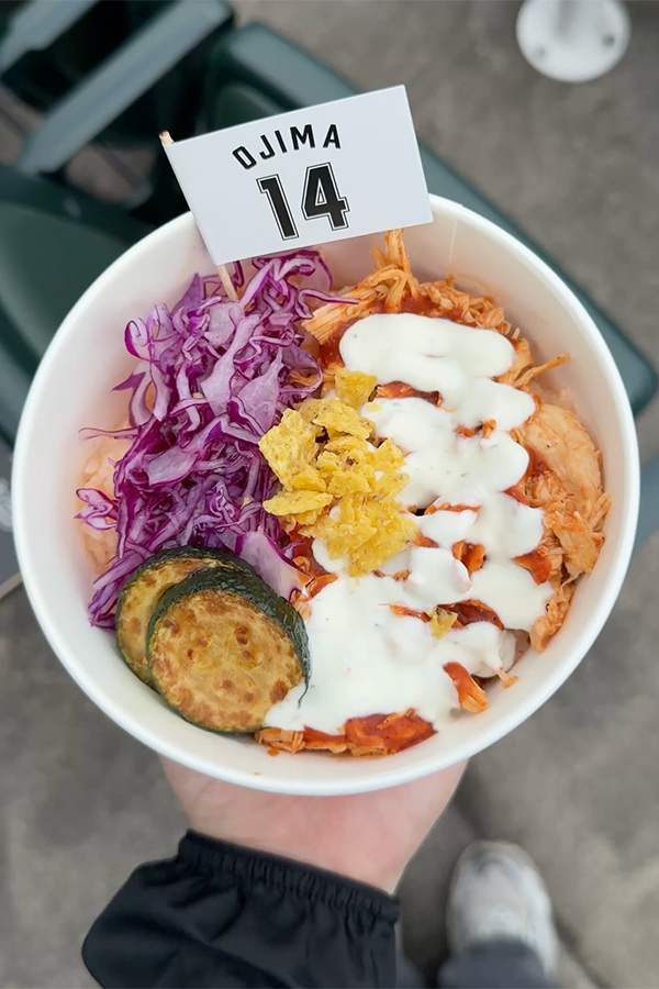 スパイシーな味わいの「メキシカンチキンオーバーライス」