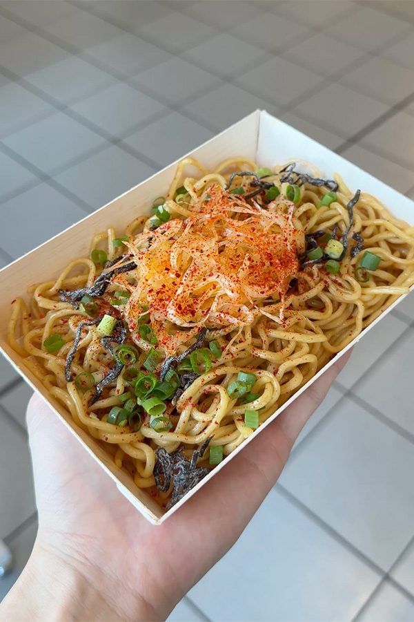 塩こんぶがアクセントに◎大阪産の食材を使ったしお焼きそば
