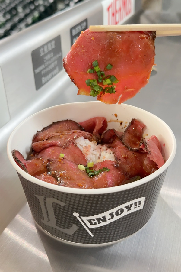 これぞ総合グランプリの味👑宮木牧場のローストビーフ丼