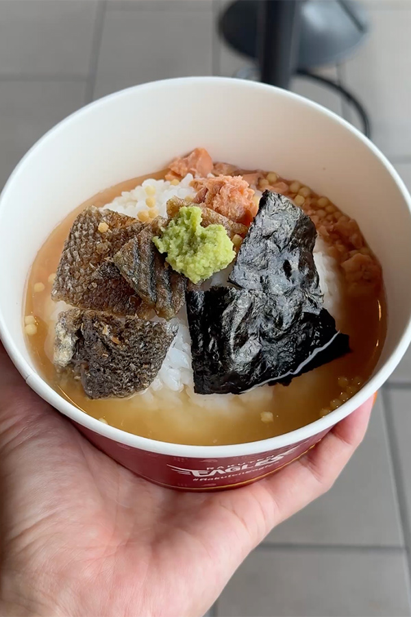 食欲のない日にも食べやすい、冷やし鮭茶漬け