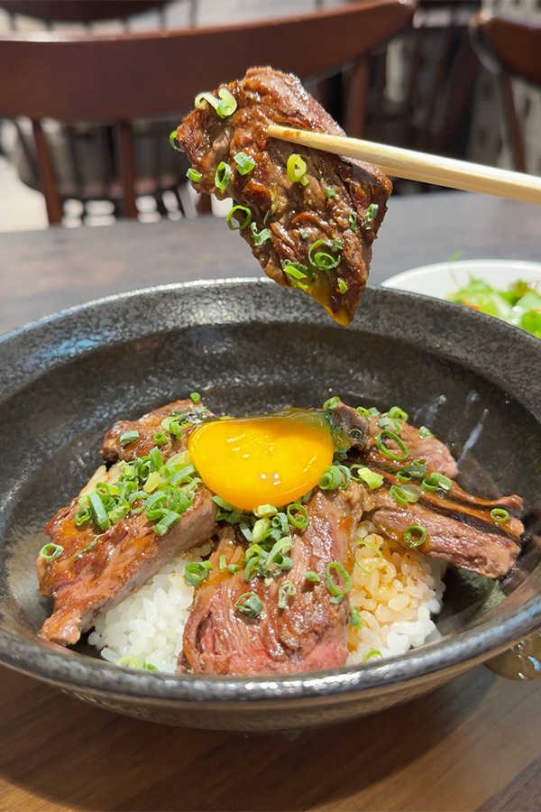 ヘルシーだけど満足感もばっちり！肉山さがり丼セット