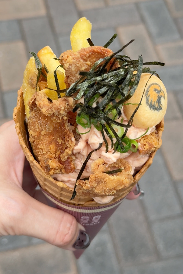 山盛りトッピングで満足感💯ローデッドポテトフライ