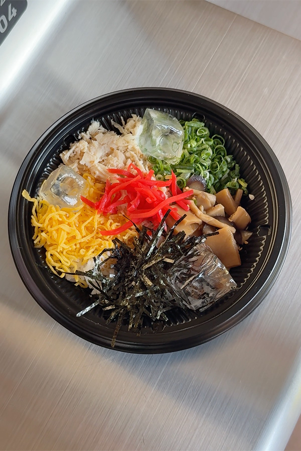 具だくさんがうれしい！さらっと食べられる冷製鶏だし飯