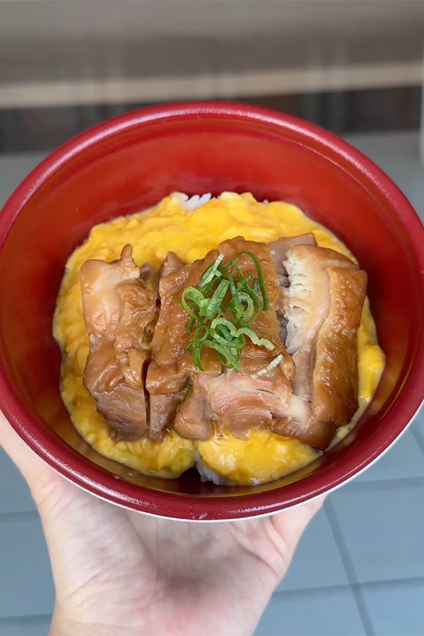 とろとろの卵と相性抜群◎照り焼きチキンの親子丼