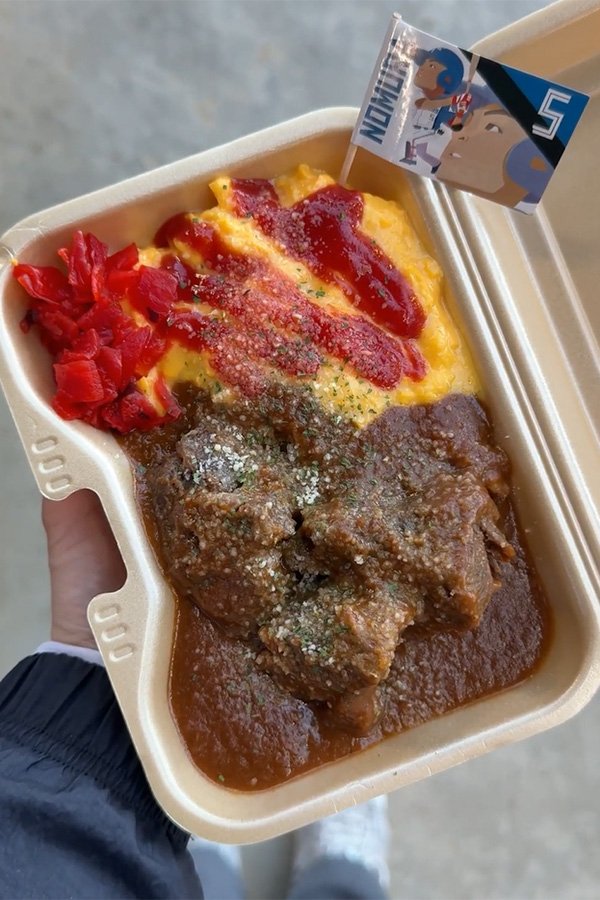 黒毛和牛がごろっと◎ふんわり卵のオムカレー
