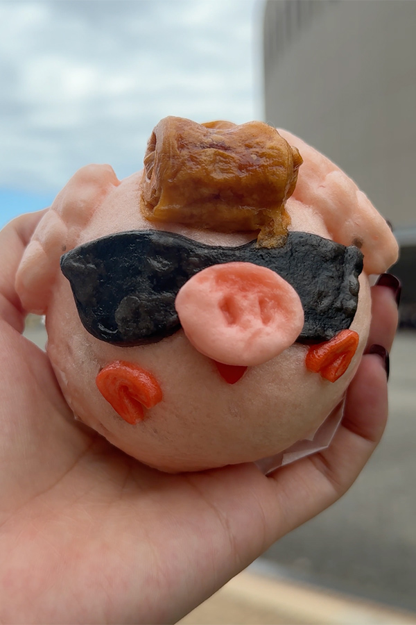 かわいすぎて食べられない!?バリカタ君豚まん
