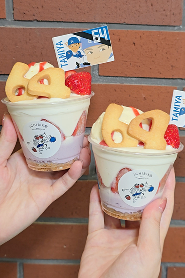 ビジュも完ぺき🍓いちごたっぷりベリーパフェ