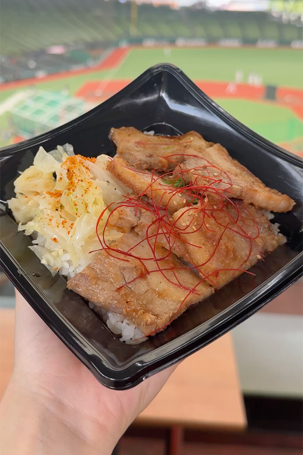 厚切りのお肉が食べ応え抜群！「栗山巧の俺の推し豚丼」