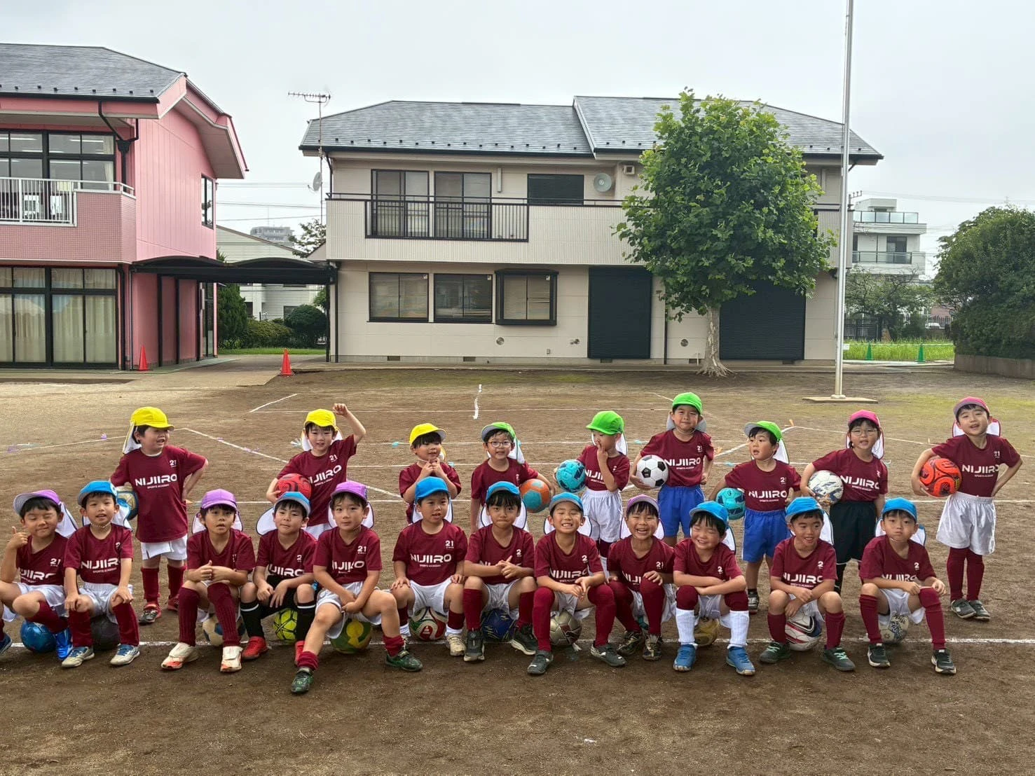 みもみ幼稚園のサッカー教室に通う子供たちの集合写真