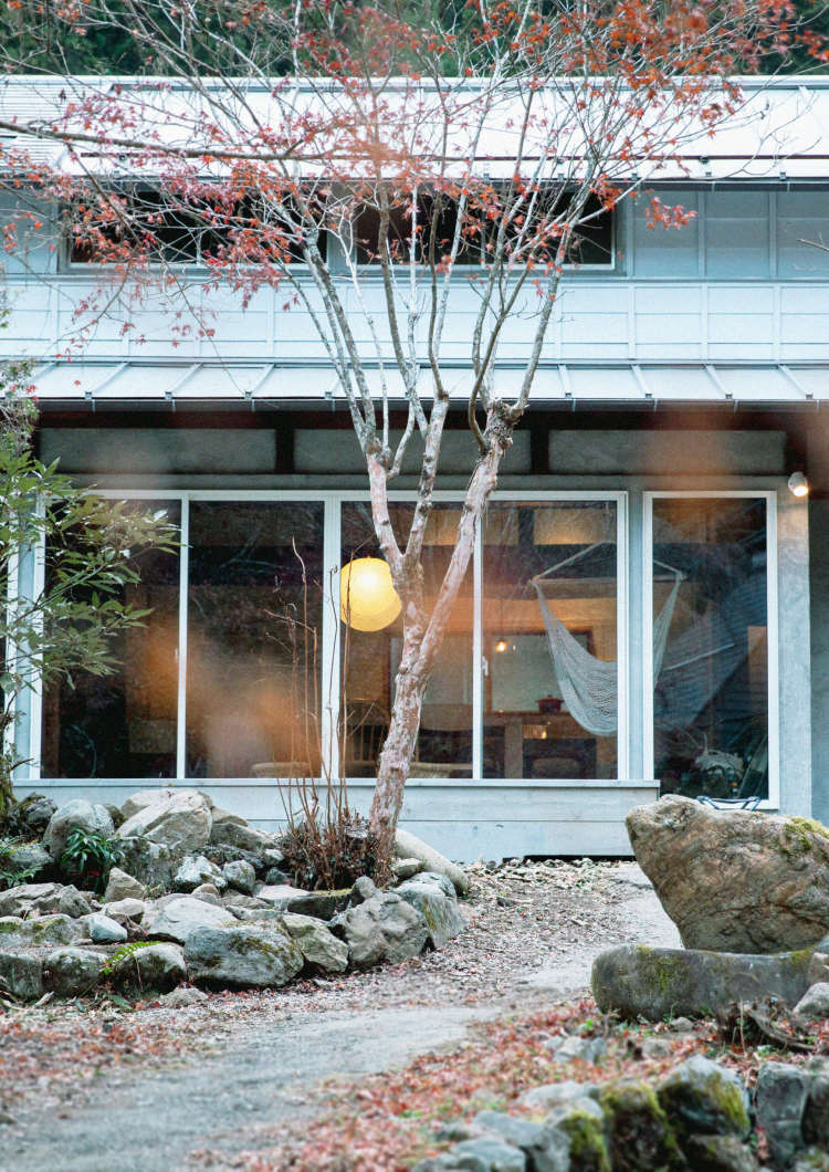 [Short Stay] Stay in a Private Villa Surrounded by the Forests of Akigawa Valley, Okutama, and Explore Western Tokyo’s Countryside and Ancient Roads