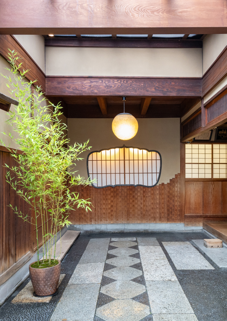 [Short Stay] Experience Authentic Kyoto Hospitality at Historic Hiiragiya Ryokan and an Evening of Cultural Entertainment with a Geisha