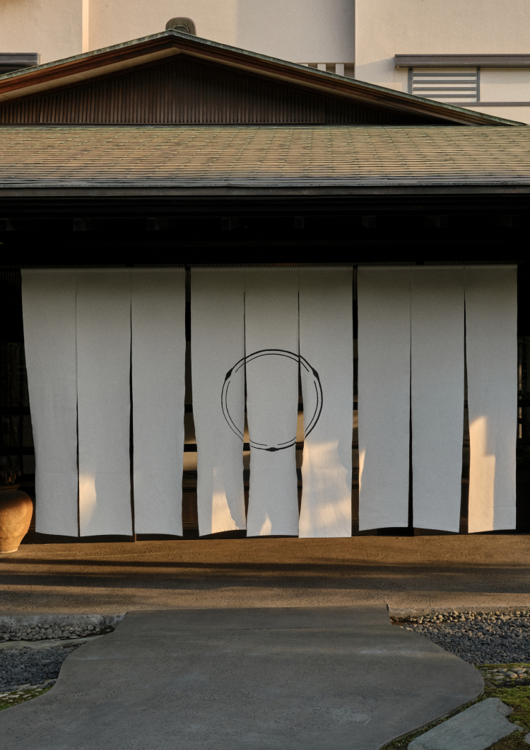  [Short Stay] Relax at a Stylish Ryokan in Yamanaka Onsen and Experience Woodcarving with a Local Lacquerware Artisan