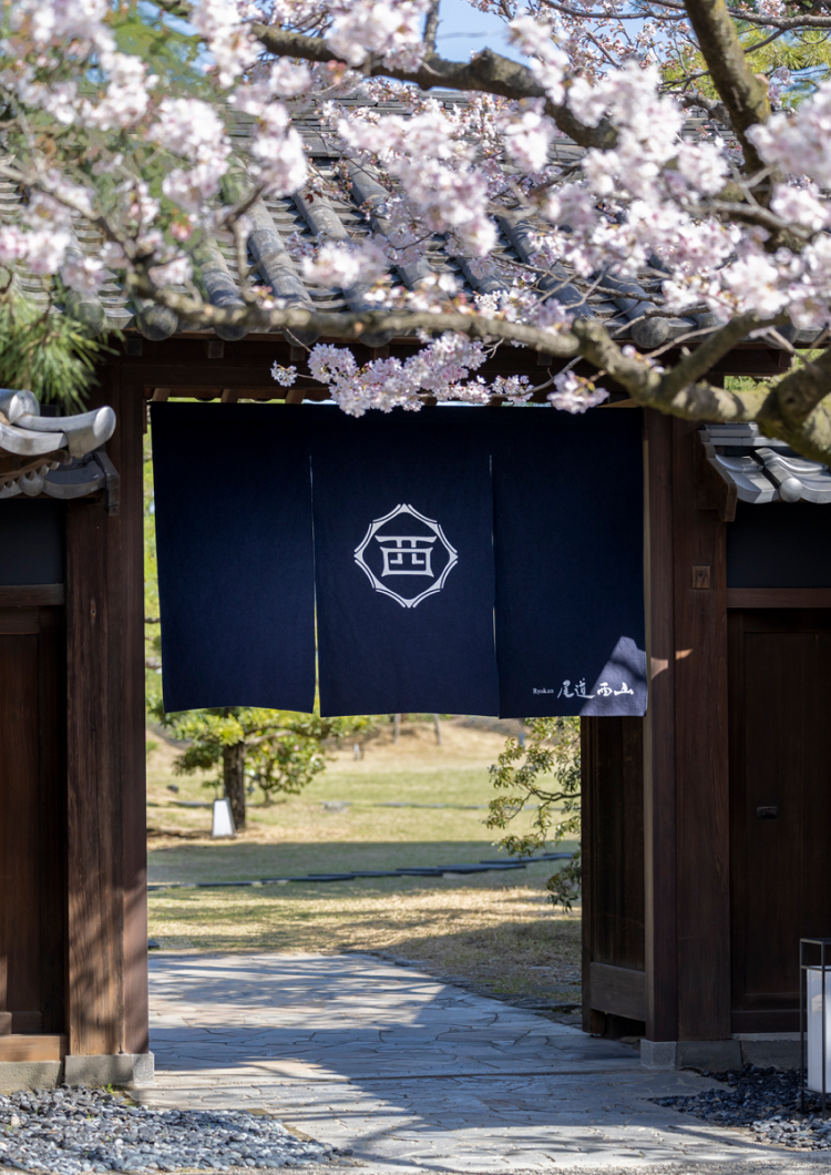 [Short Stay] A Classic Modern Onomichi Ryokan Stay with a Premium Trifecta of Tradition: Sake Brewing, Soy Sauce Brewing, plus Tea and Zen at a Temple Museum