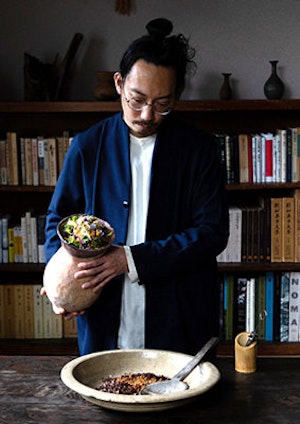 消えゆくものをどう記録するか。繊細な審美眼で日常を拾い集め、詩と料理で映し出す表現者。の画像