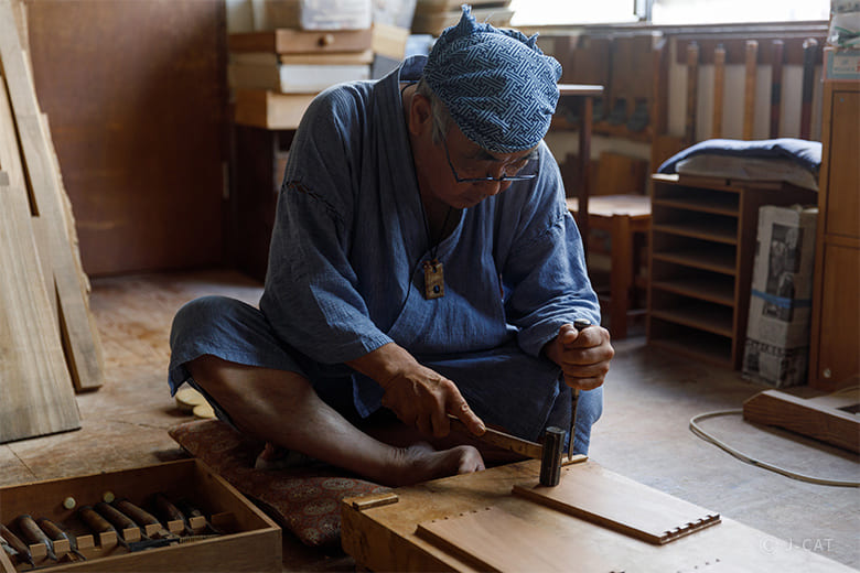 Woodworking Your Own Chopsticks at Mogami Kogei – with Paulownia Box