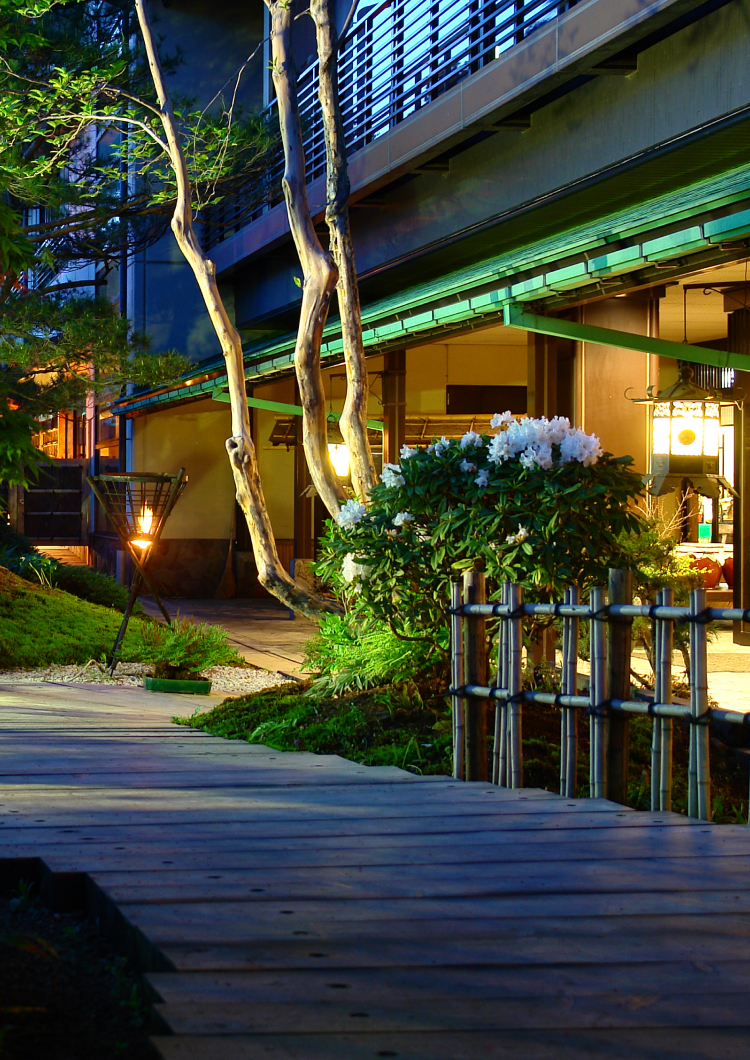  [Short Stay] Unwind at a Stylish Ryokan in Takayama to Experience Artisanal Woodworking and a Traditional Tea Ceremony 