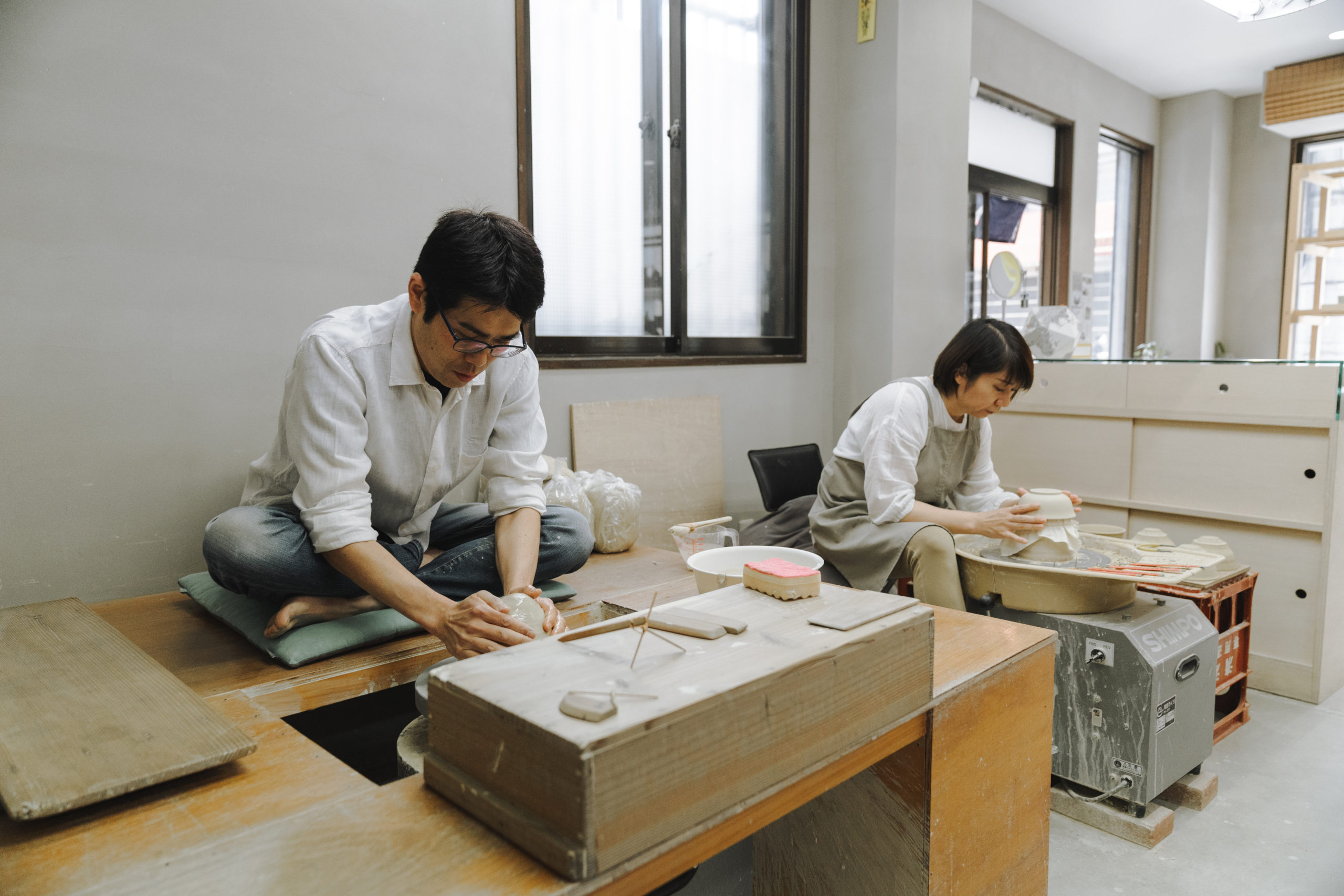 清水焼と小石原焼が融合する蘇嶐窯ならではの光景