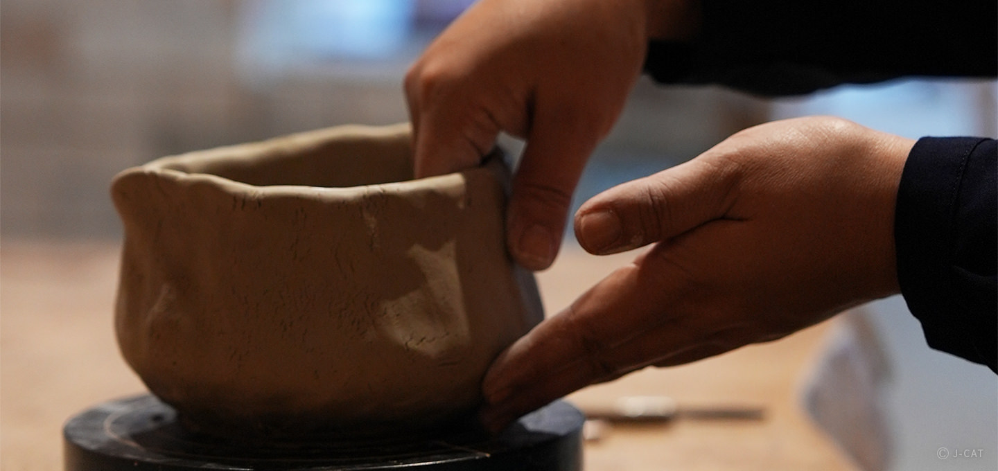 金沢「陶庵」陶芸作家・吉岡正義氏のアトリエで教わる九谷焼の抹茶碗づくり −お抹茶とお菓子付き−