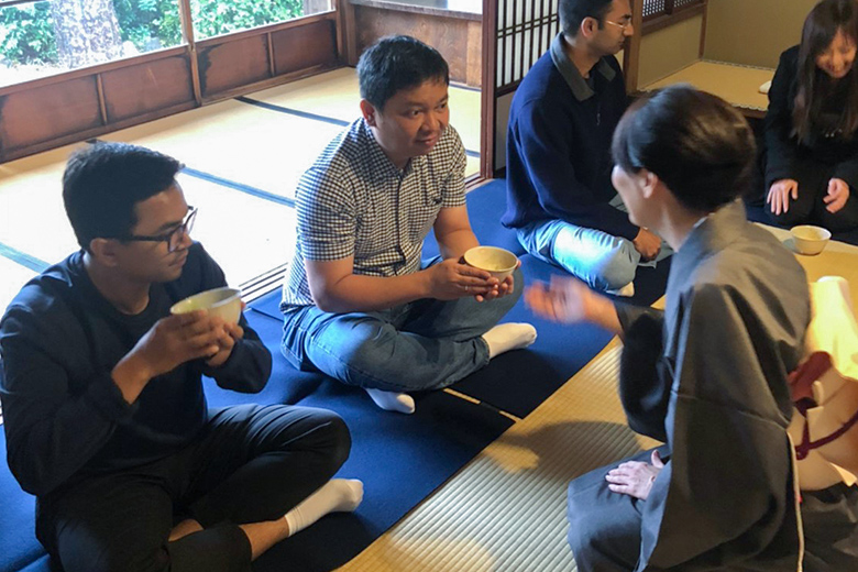 語学堪能なお二人だからこそ、英語でのお茶席も開催