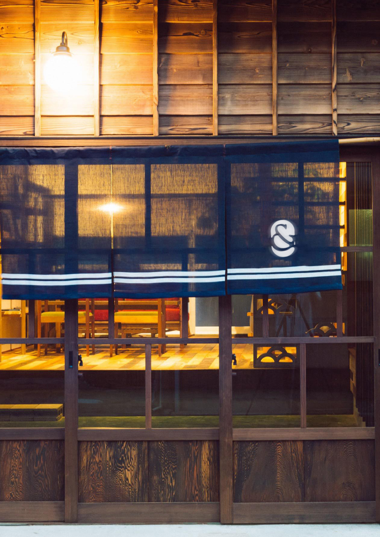 [Short Stay] Visit the Gassho-Zukuri of Gokayama and Experience Woodcarving with a Master Artisan