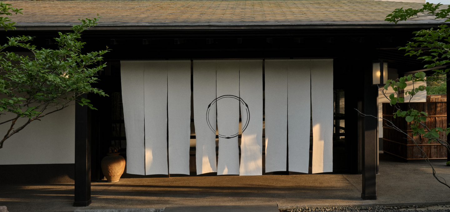  [Short Stay] Relax at a Stylish Ryokan in Yamanaka Onsen and Experience Woodcarving with a Local Lacquerware Artisan