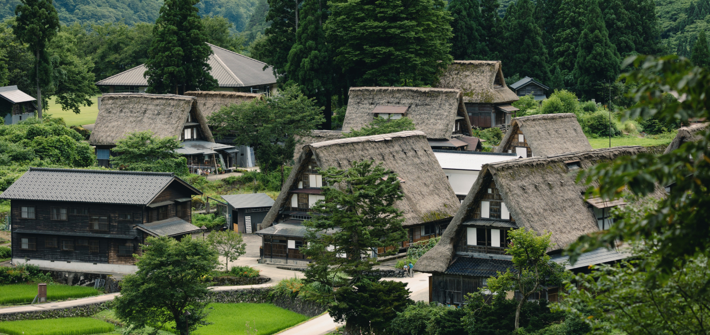 [2 Nights] Explore the Castle Town of Kanazawa and the Rural Beauty of Toyama with a Two-Auberge Stay and Personal Tour of Hokuriku