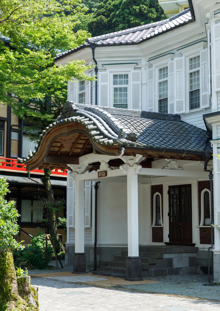 [Experiential Stay] Stay at Fujiya Hotel and Hike the Old Tokaido Road to Experience History and Nature in Hakone