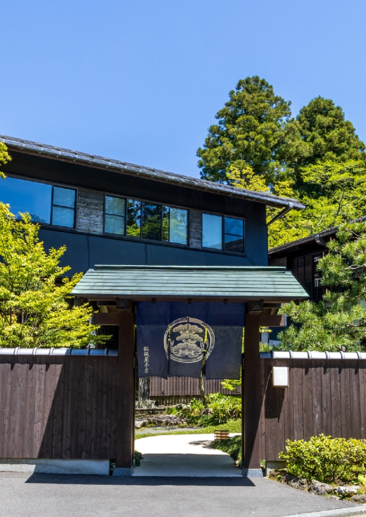 [Experiential Stay] Stay at the Historic Matsuzakaya Honten and Clear Your Mind with Traditional Zazen and Suizen Meditation