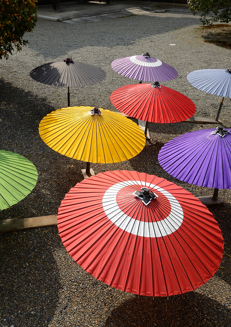 伝統工芸職人による手作り　和傘・番傘・舞踊傘 　黄色（新品未使用） 舞踊傘 紙傘 和傘 継柄 渦巻き黄赤 : おどり用品の扇寿 Yahoo!店