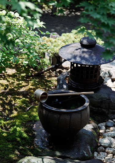 Learn Japanese Seasonal Ceremonial Traditions from a Shitsurai