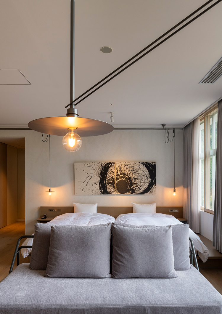 [1 Night] Shape Kutani Ware Pottery with Your Own Hands and Taste Local Haute Cuisine with an Auberge Stay in Komatsu, Ishikawa