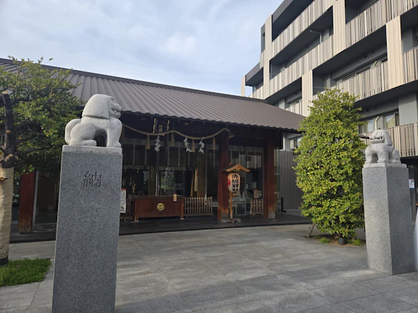 【赤城神社】隈研吾氏建築×嵐・二宮和也さんロケ地。神楽坂の洗練された神社で御朱印をいただく