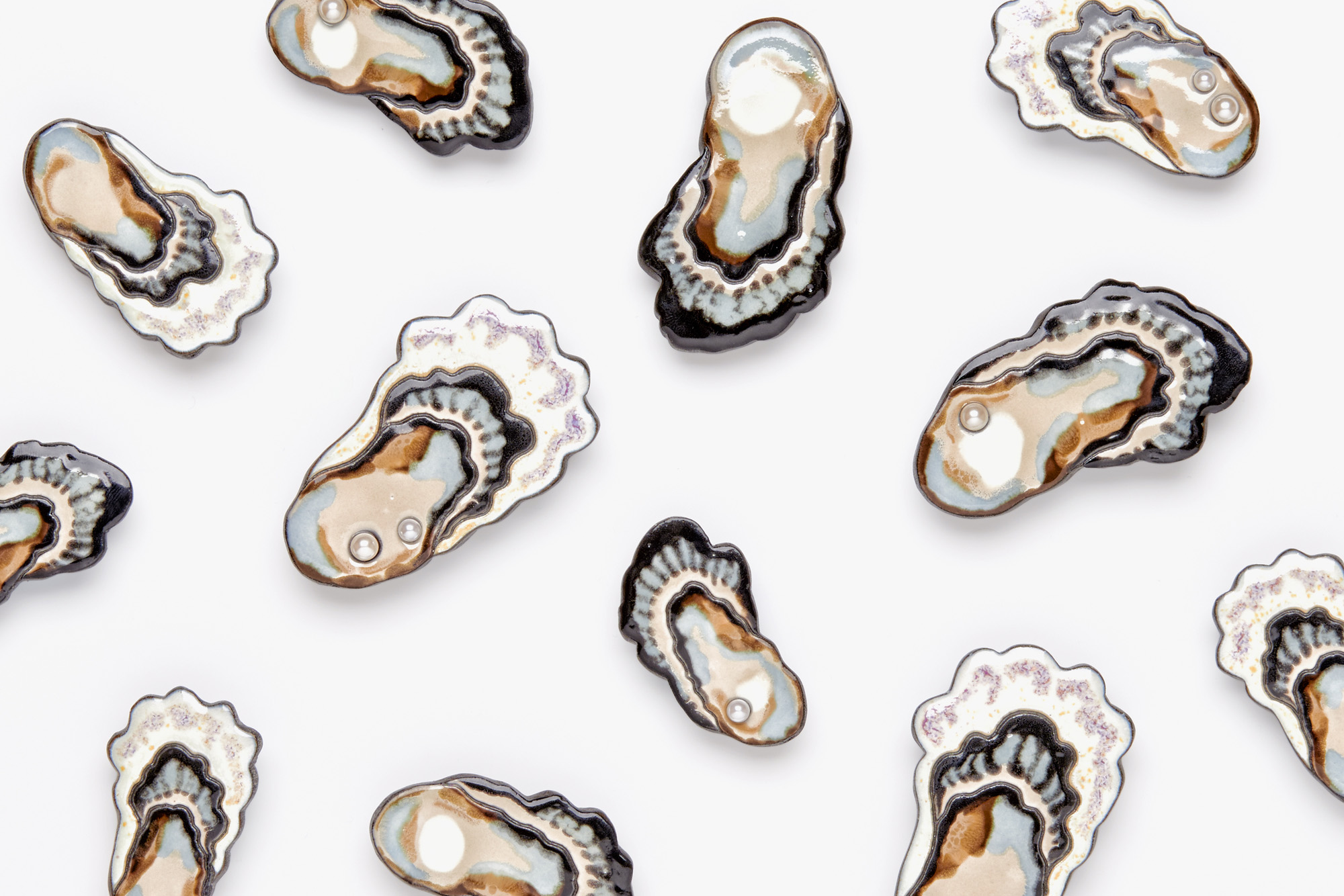 Oyster Brooch M 岡野 真理絵 陶磁器のジュエリーのお店 | 生活のたのしみ展2023 - ほぼ日