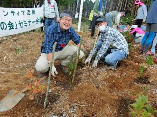 東京五輪記念植樹祭に参加しての活動写真