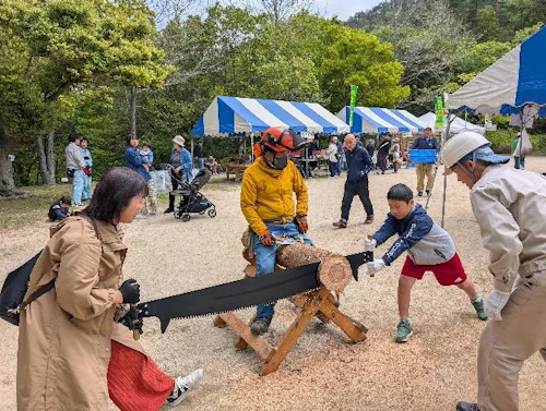 押すタイミングと引くタイミング リズムで切ります
