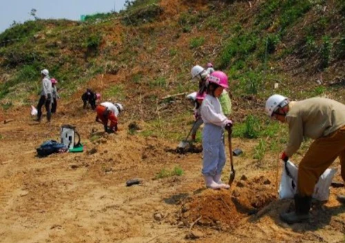家族みんなで「にっせきの森」に新しい命を！ 〜ひろしま「山の日」植樹祭レポート〜の活動写真