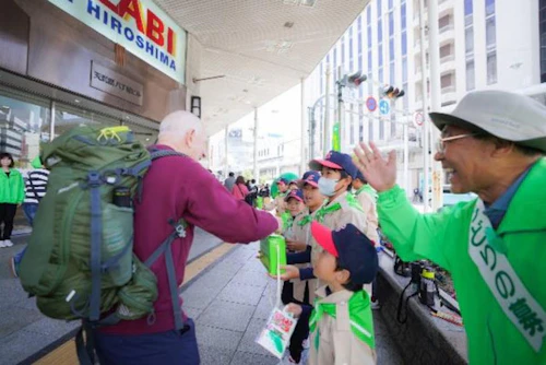 現場セミナー：緑の街頭募金活動～街に響いた子どもたちの声、咲いた笑顔の花～の活動写真