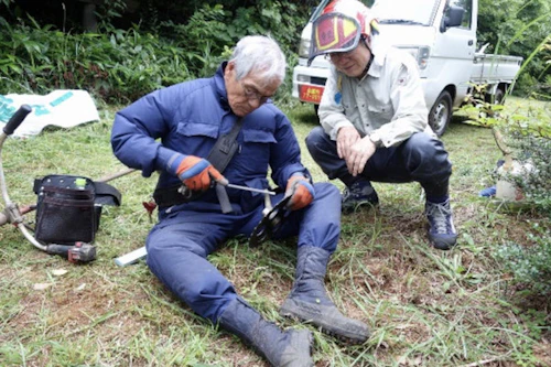 番外編現場セミナー　小室井山登山道の整備（草刈り）の活動写真
