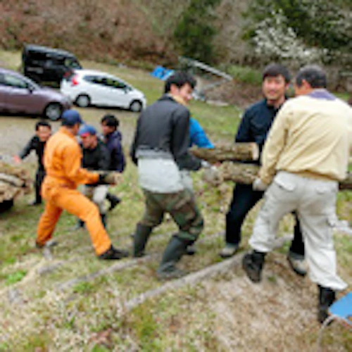 現場セミナー：原木しいたけ栽培体験会に参加しての活動写真
