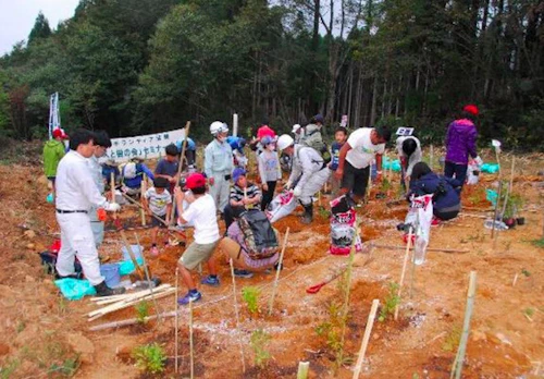 東京五輪記念植樹祭に参加しての活動写真