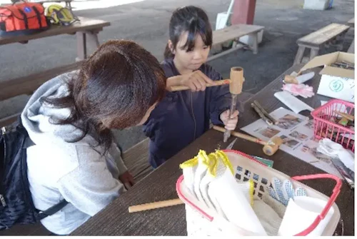 「世界で一つ」サクラの枝の鉛筆を作りました